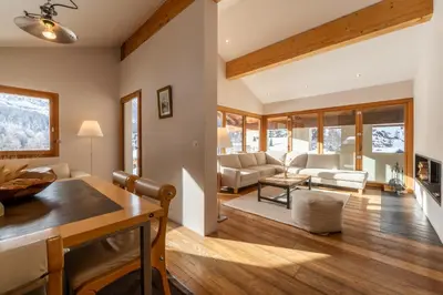 Ein Sitzbereich in der Unterkunft Sonnmatten Boutique Hotel & Apartments Zermatt