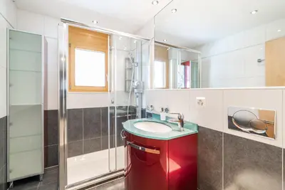 Ein Badezimmer in der Unterkunft Vrony Apartments by Hotel Walliserhof Zermatt