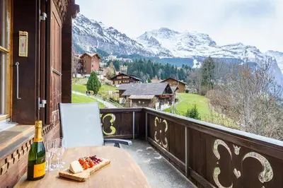 Ein allgemeiner Bergblick oder ein Berglick von der Ferienwohnung aus