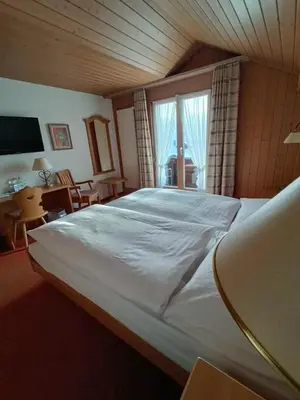 Ein Bett oder Betten in einem Zimmer der Unterkunft Hotel Adler