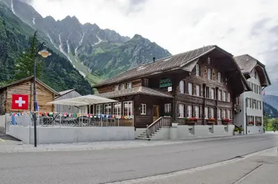 Ein allgemeiner Bergblick oder ein Berglick von des Gasthauses aus