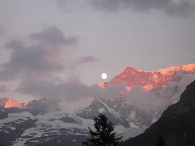 Ein allgemeiner Bergblick oder ein Berglick von des Hostels aus