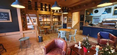 Ein Sitzbereich in der Unterkunft The Aarburg Hotel & Café