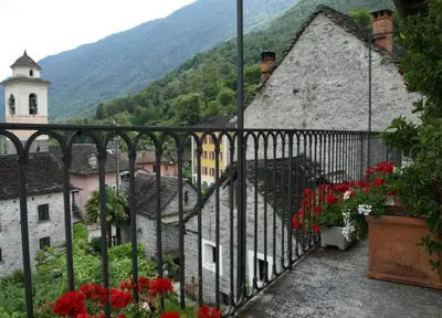 Ein allgemeiner Bergblick oder ein Berglick von der Pension aus
