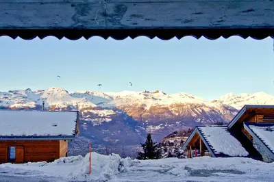 Ein allgemeiner Bergblick oder ein Berglick von des Chalets aus