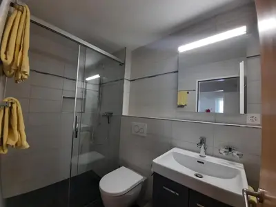 Ein Badezimmer in der Unterkunft Apartments Alpenfirn Saas-Fee