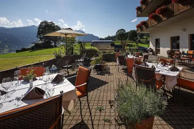 Ein allgemeiner Bergblick oder ein Berglick von des Hotels aus