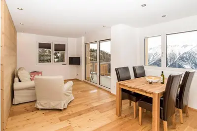 Ein allgemeiner Bergblick oder ein Berglick von der Ferienwohnung aus