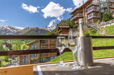 Ein allgemeiner Bergblick oder ein Berglick von der Ferienwohnung aus