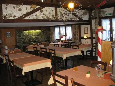 Ein Restaurant oder anderes Speiselokal in der Unterkunft Hotel Pension Spycher