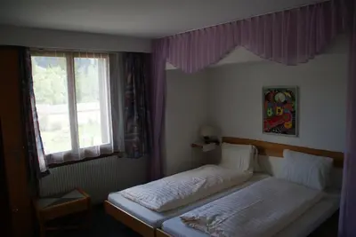 Ein Bett oder Betten in einem Zimmer der Unterkunft Hotel Pension Spycher