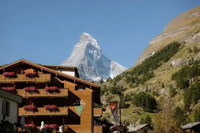 Ein allgemeiner Bergblick oder ein Berglick von des Hotels aus