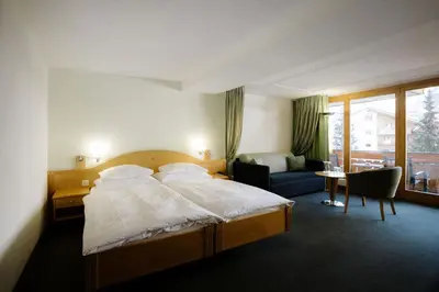 Ein Bett oder Betten in einem Zimmer der Unterkunft Alpine Hotel Perren