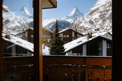 Ein allgemeiner Bergblick oder ein Berglick von des Hotels aus