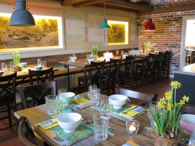 Ein Restaurant oder anderes Speiselokal in der Unterkunft Hotel GO-IN
