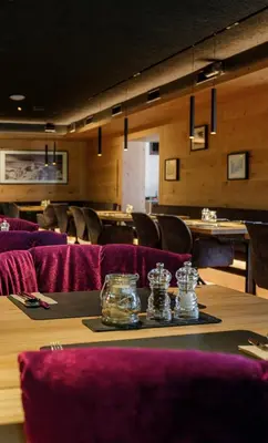 Ein Restaurant oder anderes Speiselokal in der Unterkunft Hotel La Reserve