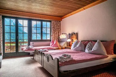 Ein Bett oder Betten in einem Zimmer der Unterkunft Hotel Gletscherblick Grindelwald