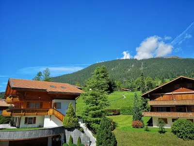 Ein allgemeiner Bergblick oder ein Berglick von des Bed & Breakfasts aus