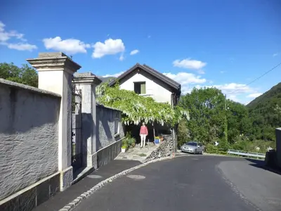 Ein allgemeiner Bergblick oder ein Berglick von des Bed & Breakfasts aus