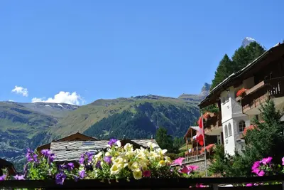 Ein allgemeiner Bergblick oder ein Berglick von der Ferienwohnung aus