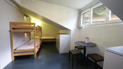 Ein Bett oder Betten in einem Zimmer der Unterkunft Zermatt Youth Hostel