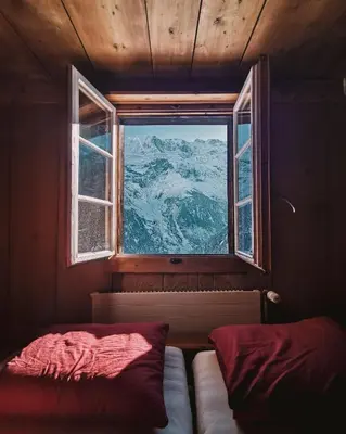 Ein Sitzbereich in der Unterkunft Mountain Hostel Gimmelwald