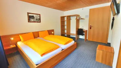 Ein Bett oder Betten in einem Zimmer der Unterkunft Hotel Wetterhorn