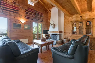 Ein Sitzbereich in der Unterkunft Aeolus MOUNTAIN & QUIET chalet 12 pers by Alpvision Résidences
