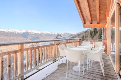 Ein allgemeiner Bergblick oder ein Berglick von der Ferienwohnung aus