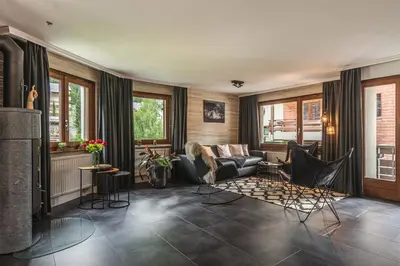 Ein Sitzbereich in der Unterkunft Central & Elegant Apartments,partially with Fireplace, by Zermatt Rental