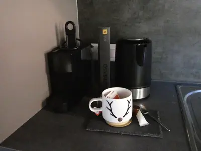 Kaffee-/Teezubehör in der Unterkunft Central & Elegant Apartments,partially with Fireplace, by Zermatt Rental