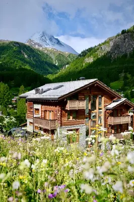 Ein allgemeiner Bergblick oder ein Berglick von des Hotels aus