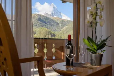 Ein allgemeiner Bergblick oder ein Berglick von des Hotels aus