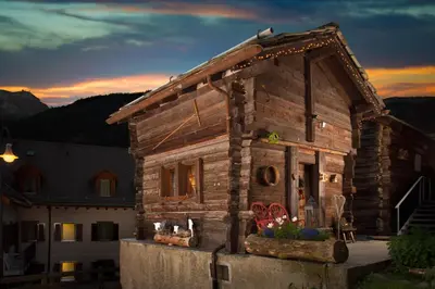 Ein allgemeiner Bergblick oder ein Berglick von des Hotels aus