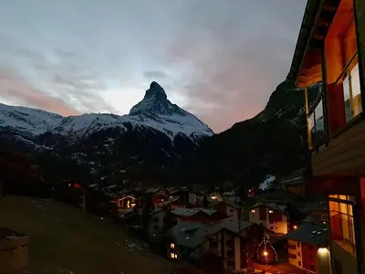 Ein allgemeiner Bergblick oder ein Berglick von der Ferienwohnung aus