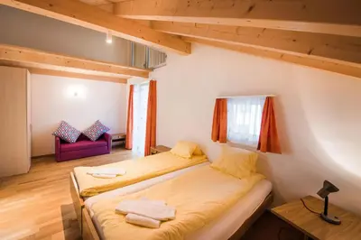Ein Bett oder Betten in einem Zimmer der Unterkunft Beaulac Penthouse - Direct lake view