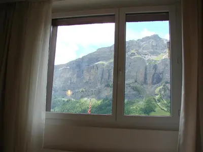 Ein allgemeiner Bergblick oder ein Berglick von des Gasthauses aus