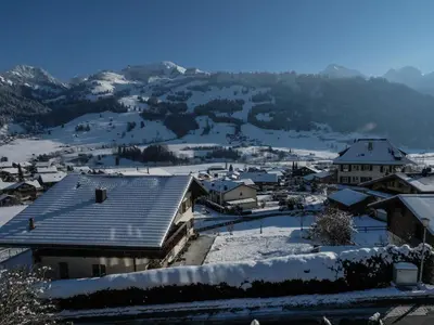 Ein allgemeiner Bergblick oder ein Berglick von der Ferienwohnung aus