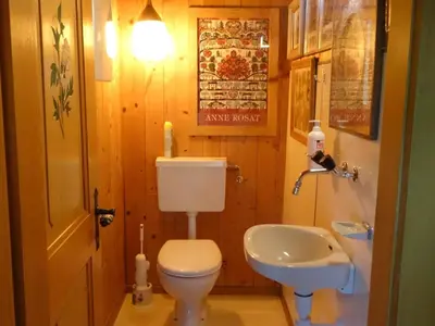 Ein Badezimmer in der Unterkunft Apartment Steirösli 1- & 2- Stock by Interhome