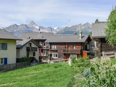 Ein allgemeiner Bergblick oder ein Berglick von der Ferienwohnung aus