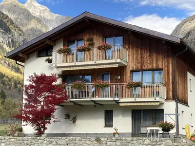 Ein allgemeiner Bergblick oder ein Berglick von der Ferienwohnung aus