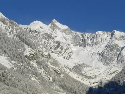 Ein allgemeiner Bergblick oder ein Berglick von der Ferienwohnung aus