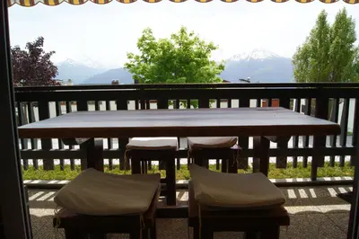 Ein allgemeiner Bergblick oder ein Berglick von der Ferienwohnung aus