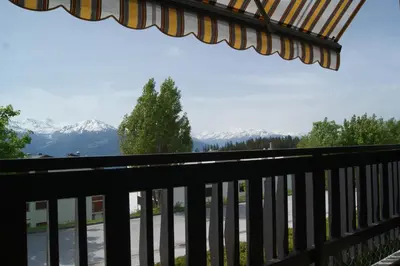 Ein allgemeiner Bergblick oder ein Berglick von der Ferienwohnung aus
