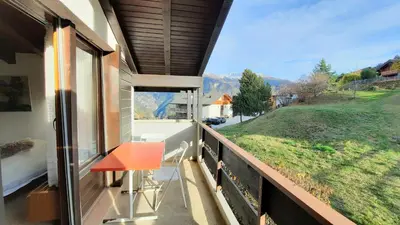 Ein Balkon oder eine Terrasse in der Unterkunft Charmant appartement au coeur de Vercorin