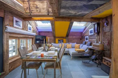 Ein Sitzbereich in der Unterkunft Chalet Schtuba