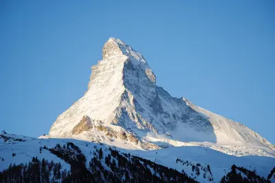 Ein allgemeiner Bergblick oder ein Berglick von des Chalets aus
