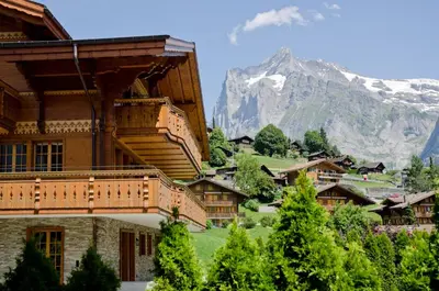 Ein allgemeiner Bergblick oder ein Berglick von des Chalets aus