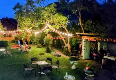 Ein Garten an der Unterkunft Adventure Hostel Interlaken