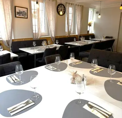 Ein Restaurant oder anderes Speiselokal in der Unterkunft Auberge de l’Union
